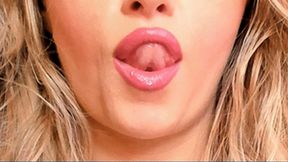 Glossy Lip Licks (HD) WMV