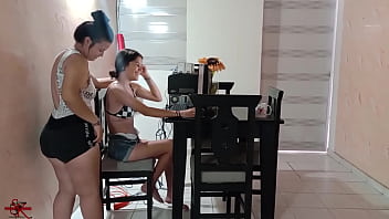 mi prima est&aacute_ en el computador llego muy caliente y me la chasco.