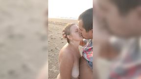 Blowjobs by the ocean: Couple gets saucy on sun-kissed sands &mdash;  waves crashin' with moans