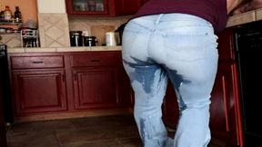 bella rossi stuck desperate to pee jeans pissing