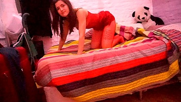 Lena es demasiado caliente y se lo traga entero