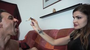 Diva del Tubo has a new human ashtray