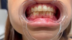 [Amateur ,Oral Fetish] We filmed an 18-year-old, 143 cm tall with a petite frame and G-cup figure, capturing everything in full detail.