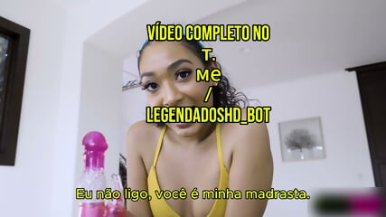 Meia-irm jogando videogame enquanto se masturba - Legendado