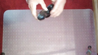 Vídeo en primer plano en POV de un gay amateur masturbándose