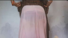 Sexy girl changing clothes and reviewing foreplay with her huge ass and ass.