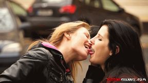 Girls passionately kissing in public 2 (FULLHD quality)