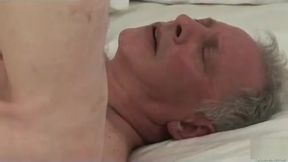 Papi vergon se coge a maduro