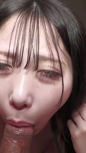 Shy Slim Beauty Applies After Splurging, Tight Grip and Deep Drive Lead to Creampie Finish
