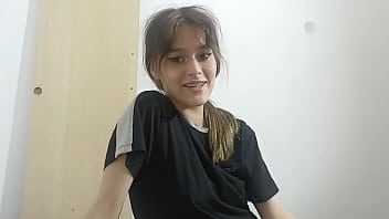 Teen Latina gives amateur blowjob