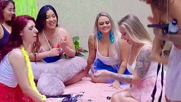 Baile de Carnaval do meu trabalho acabou com todas as meninas se comendo