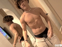 Latino muscle beach boy Ciao Alves is showering abs