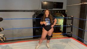 NADIA SAPPHIRE VS DOMINITA IN A TUG OF WAR MATCH