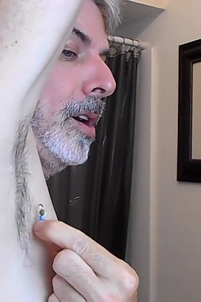 Giant Armpit Sniffer - Daddy Giant 13