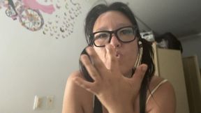 Biting: Look at my small fingers (Aug 22 2025)