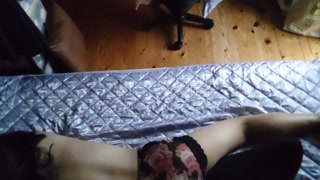 [Voyeur style] A busty Japanese woman masturbates while hugging a pillow, and farts while climaxing.