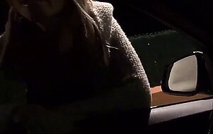 Deutsches offentliches Dogging in einem Auto mit einem geilen Babe