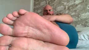 I take you from the bar to my hotel to worship my feet