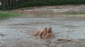 Geiles Schlammbad in cremigem, weichem Schlamm