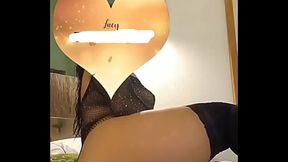 HERMOSA CHICA POSANDO PARA MOSTRAR SU BELLEZA