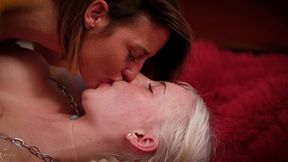 le duo lesbien avec la blonde a gros seins anais delikaltess se transforme en trio avec gael braga