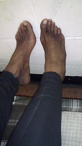 Long Legs Pretty Toes You Can Cum On Foot Fetish