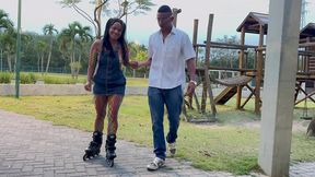 encontrei com uma novinha brincando no parque e ela pediu pra bricar com meu pirulito cabecudo entao levei ela para o carro