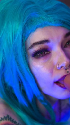 Slutty Jinx has fun with different dildos and gets cum on her face. Karneli Bandi