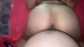 Jovencita de 18 años recibe creampie pasional