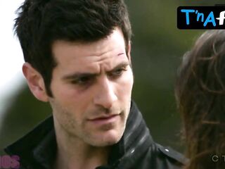 Priyanka Chopra Hot Scene in Quantico