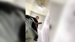 Стояк в общественном туалете!