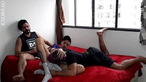 meu puto satifazendo meu convidado malokeiro! parte 1