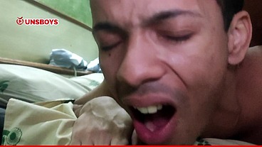 Moreno dotado , meteu e arrombou o cuzinho do passivo safadinho