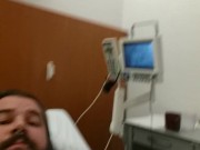 Schnell spritzen beim wichsen im Krankenhaus