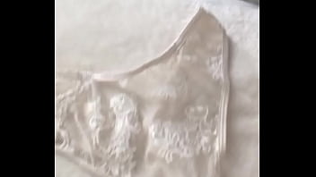 Espiando tanga de mi jefa