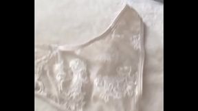 Espiando tanga de mi jefa