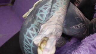 Anuskatzz wants extreme anal insertion to squirt
