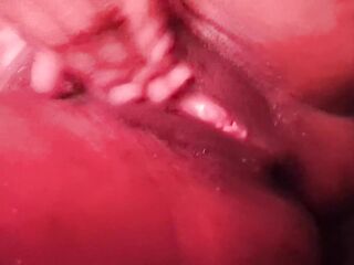 AMATEUR EBONY  MAMA SQUIRT IN BED JUICY PUSSY