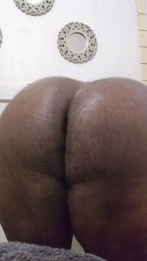 Tight fat ass twerk