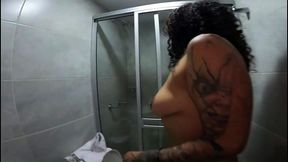 Tattooed OLDER WOMAN Jhodez1 takes a creamy load on her body and thick natural breasts