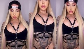 Barbie Transs Doll gets a surprise load between her big ass