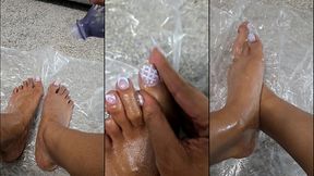 oiling up my sexy, long, gorgeous toes!!