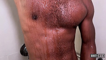Negão Roludo Ficou com Tesão e Socou Rola no Macho Sarado