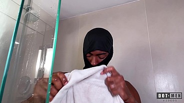 Negão Roludo Ficou com Tesão e Socou Rola no Macho Sarado