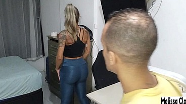 Cai de boca na piroca do rapaz que veio consertar meu ar condicionado (vídeo completo)