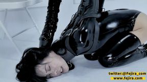 Fejira com &ndash; Latex lady falls into the trap of bondage