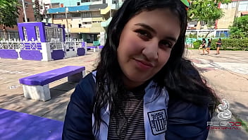 Follando a hincha de club peruano cerca al Matute (as&iacute_ celebra los goles)