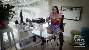 Superheroine Wonder Woman Into Masturbating