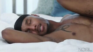 Max Konnor bị hiếp dâm qua đường hậu môn không dùng bao cao su