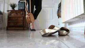Smelly feet in smelly slippers WMV